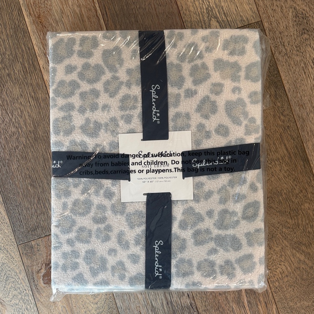 SPLENDID Leopard Print Plush Throw Blanket NEW